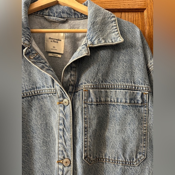 Abercrombie & Fitch Oversized Light Blue Jean Debnim Jacket - Picture 3 of 4